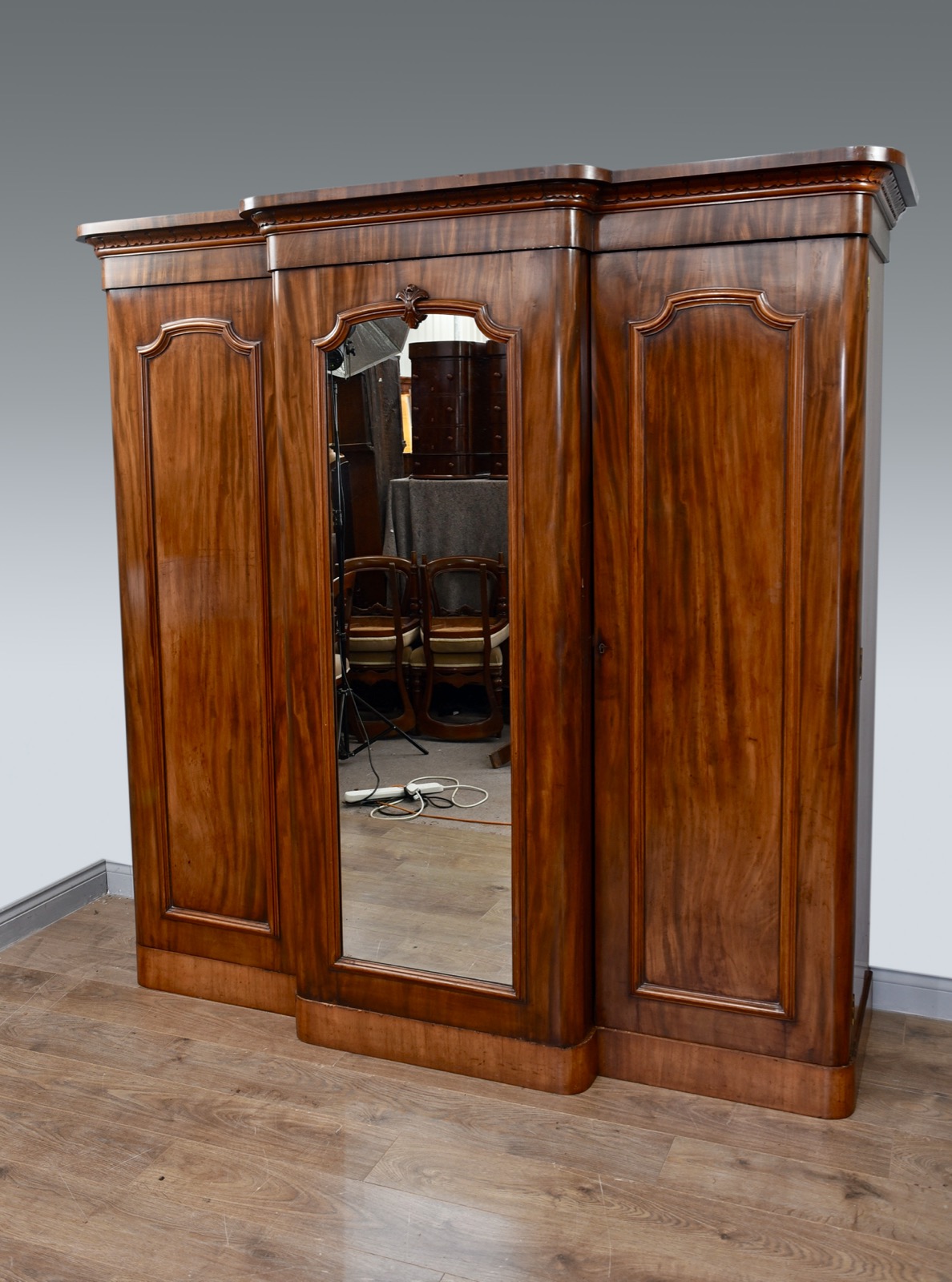 Victorian Mahogany Breakfront Triple Wardrobe (1 of 5) Victorian Mahogany Breakfront Triple Wardrobe (1 of 5)