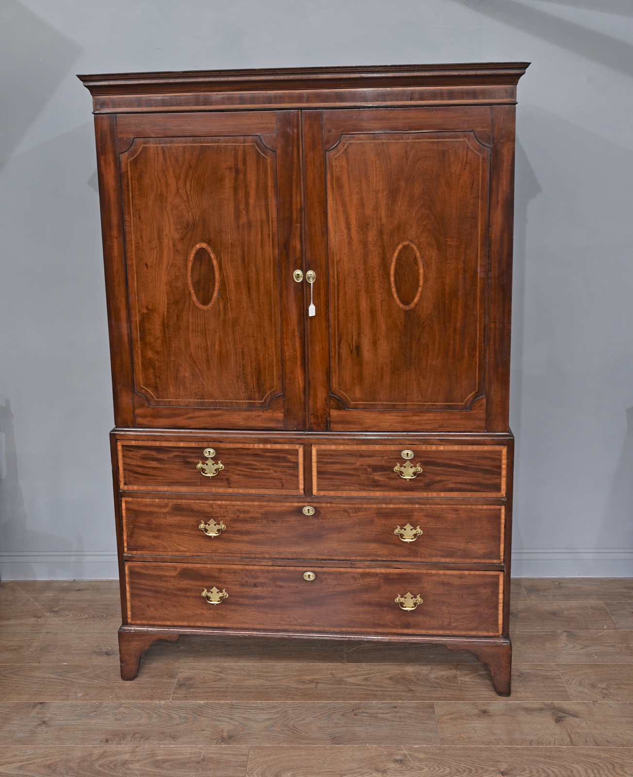 Georgian Mahogany Linen Press (1 of 7) Georgian Mahogany Linen Press (1 of 7)