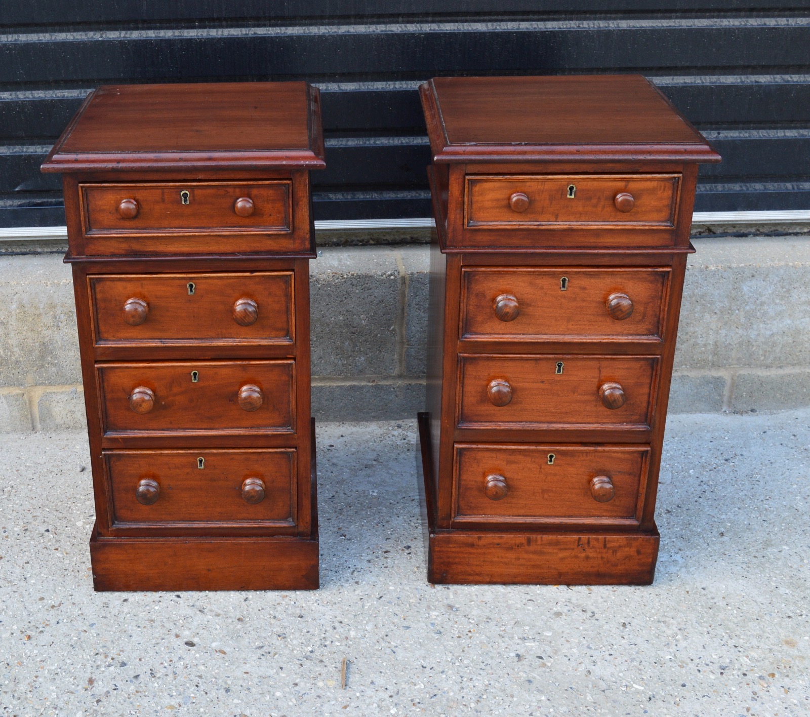 Pair of Victorian Mahogany Bedside Chests of Drawers c.1890 (1 of 1) Pair of Victorian Mahogany Bedside Chests of Drawers c.1890 (1 of 1)