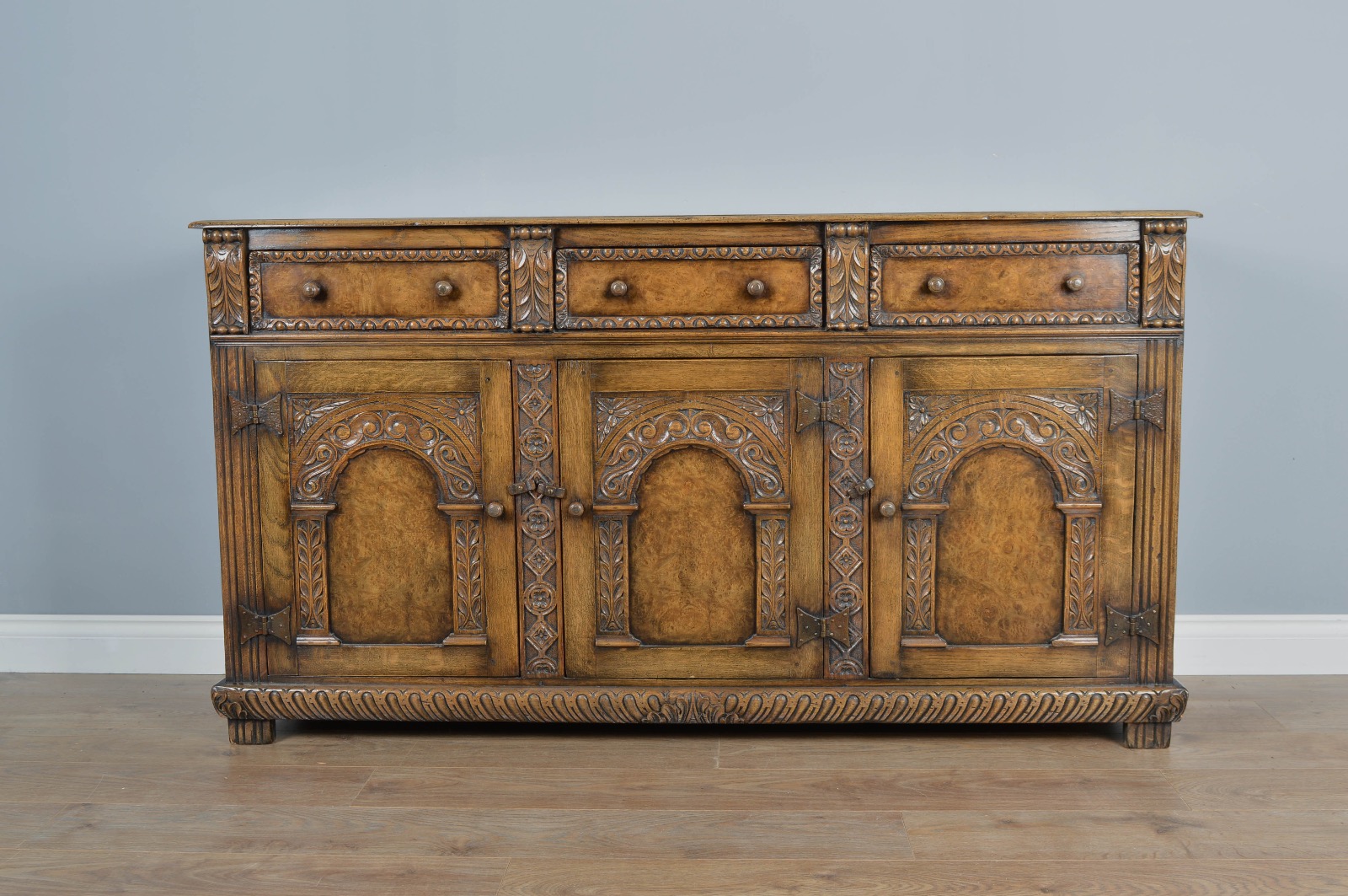 Carved Ipswich Oak Dresser Base Sideboard (1 of 1) Carved Ipswich Oak Dresser Base Sideboard (1 of 1)