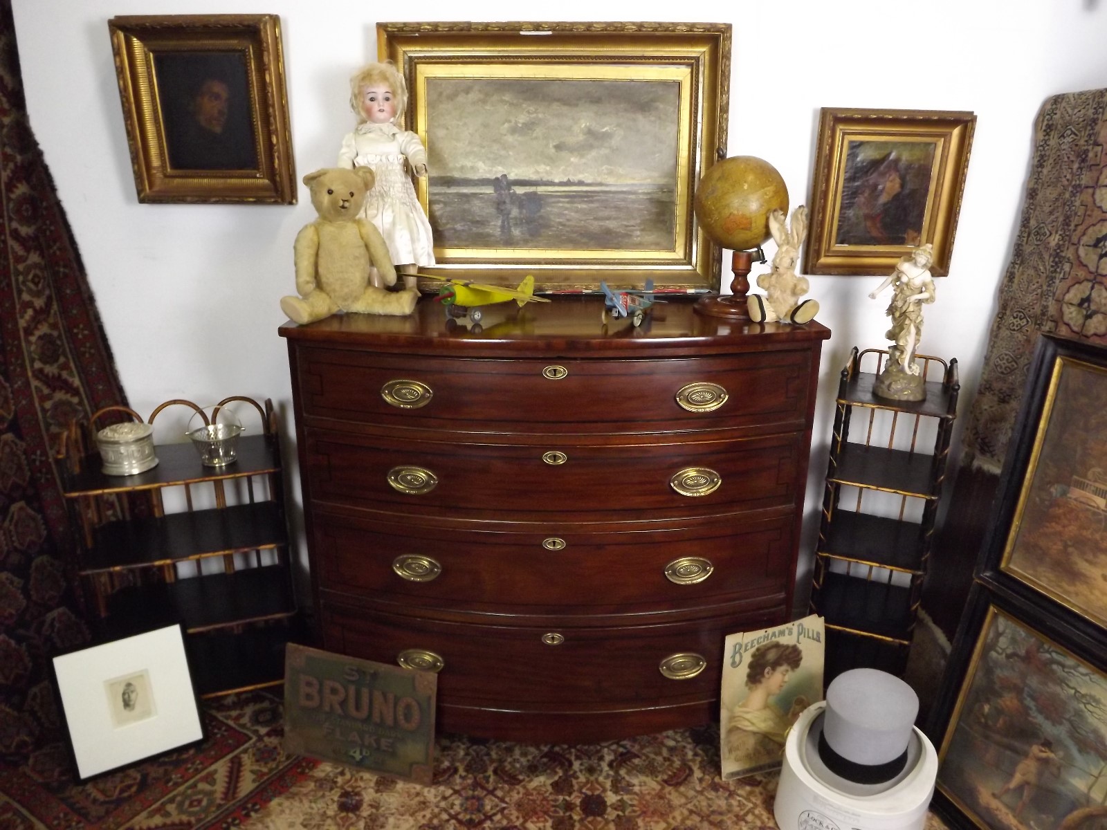 Slade's Antiques image (1 of 1) Slade's Antiques image (1 of 1)