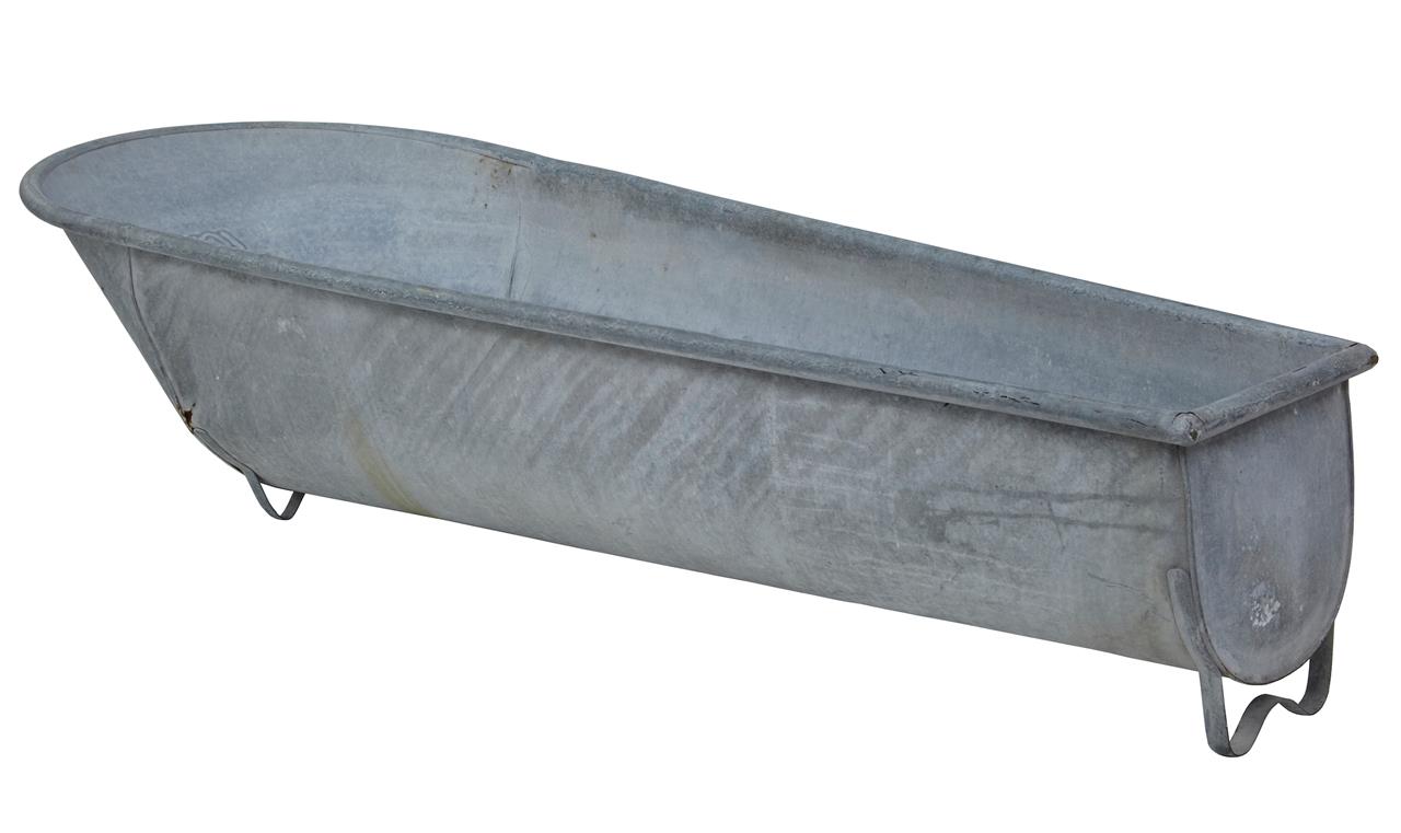 1950's Galvanised Tin Bath Possible Garden Planter Use (1 of 3) 1950's Galvanised Tin Bath Possible Garden Planter Use (1 of 3)