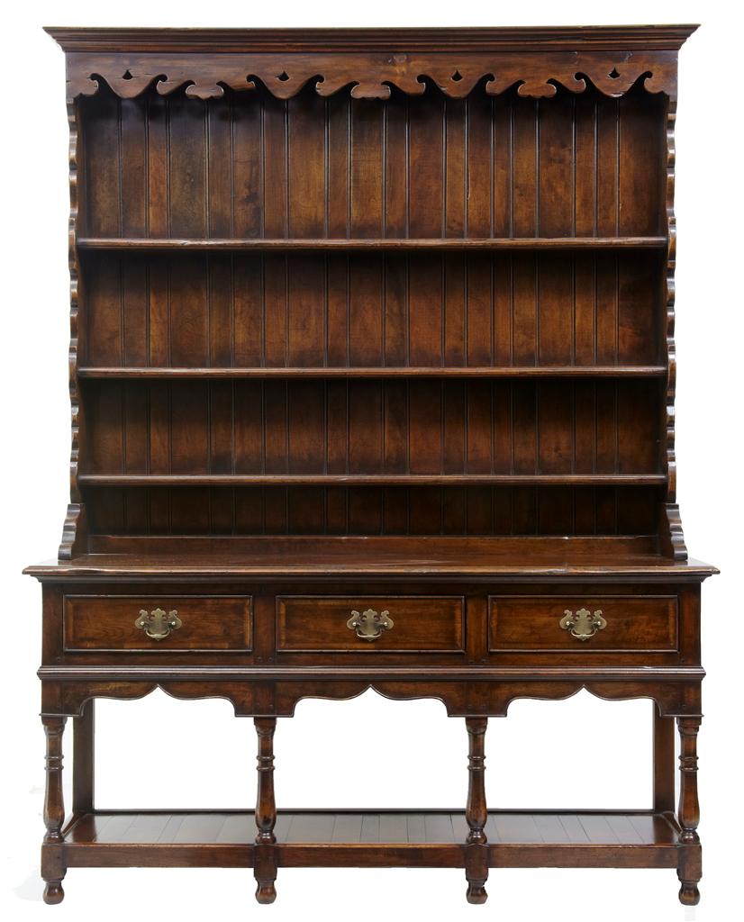 English Made Crossbanded Oak Dresser & Rack (1 of 1) English Made Crossbanded Oak Dresser & Rack (1 of 1)