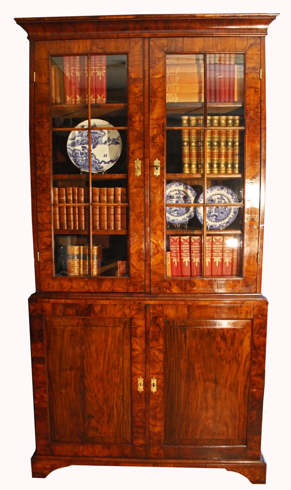 Early Georgian Walnut Display Cabinet / Bookcase (1 of 9) Early Georgian Walnut Display Cabinet / Bookcase (1 of 9)