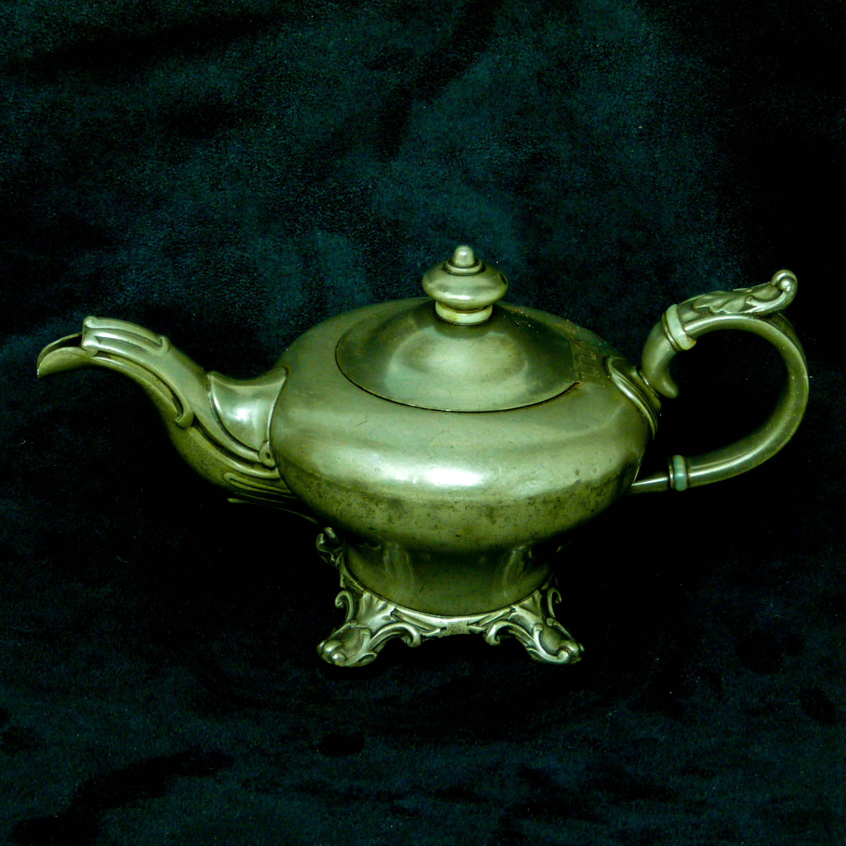 Victorian Tea Pot c.1890 (1 of 11)