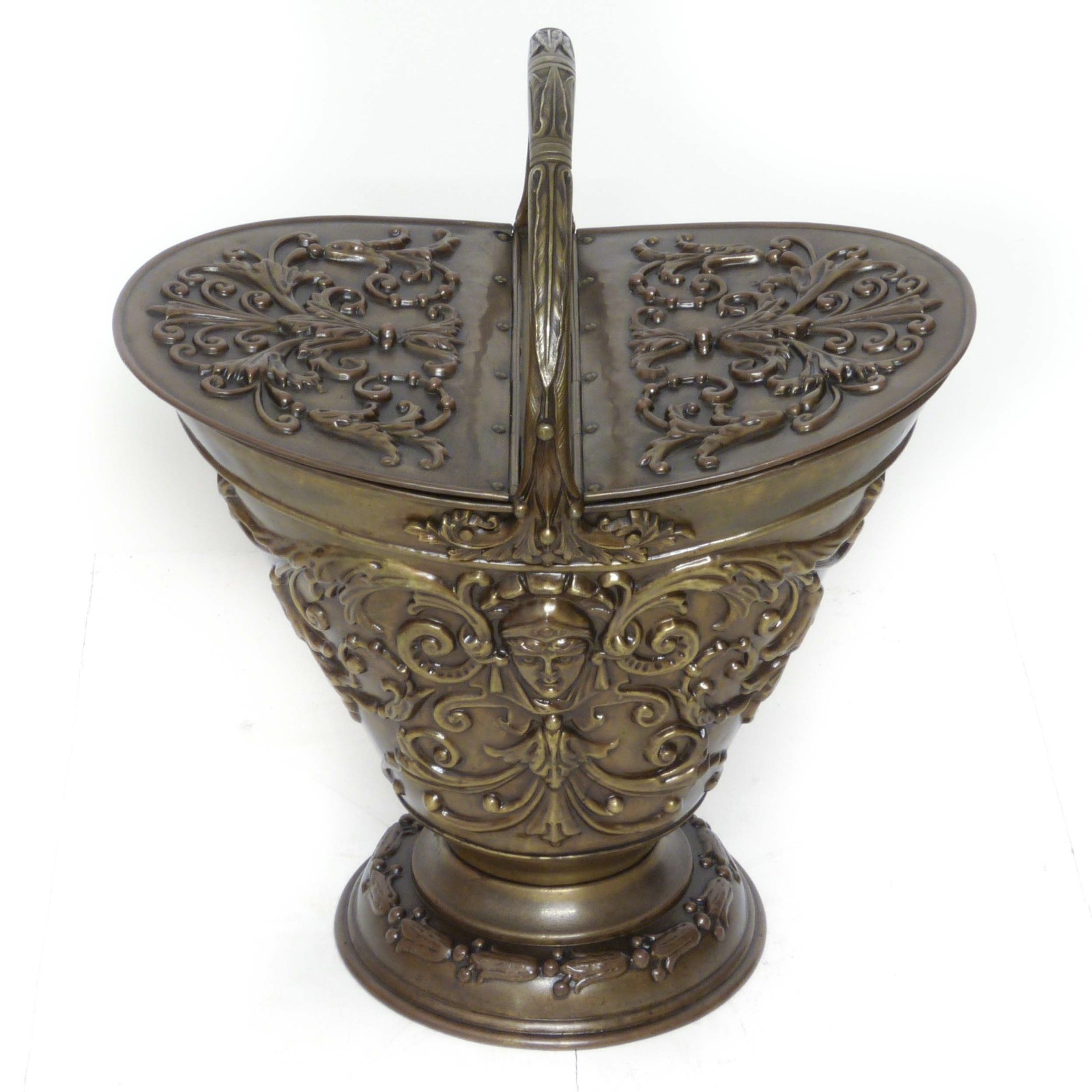 Victorian Brass Coal Helmet (1 of 15)