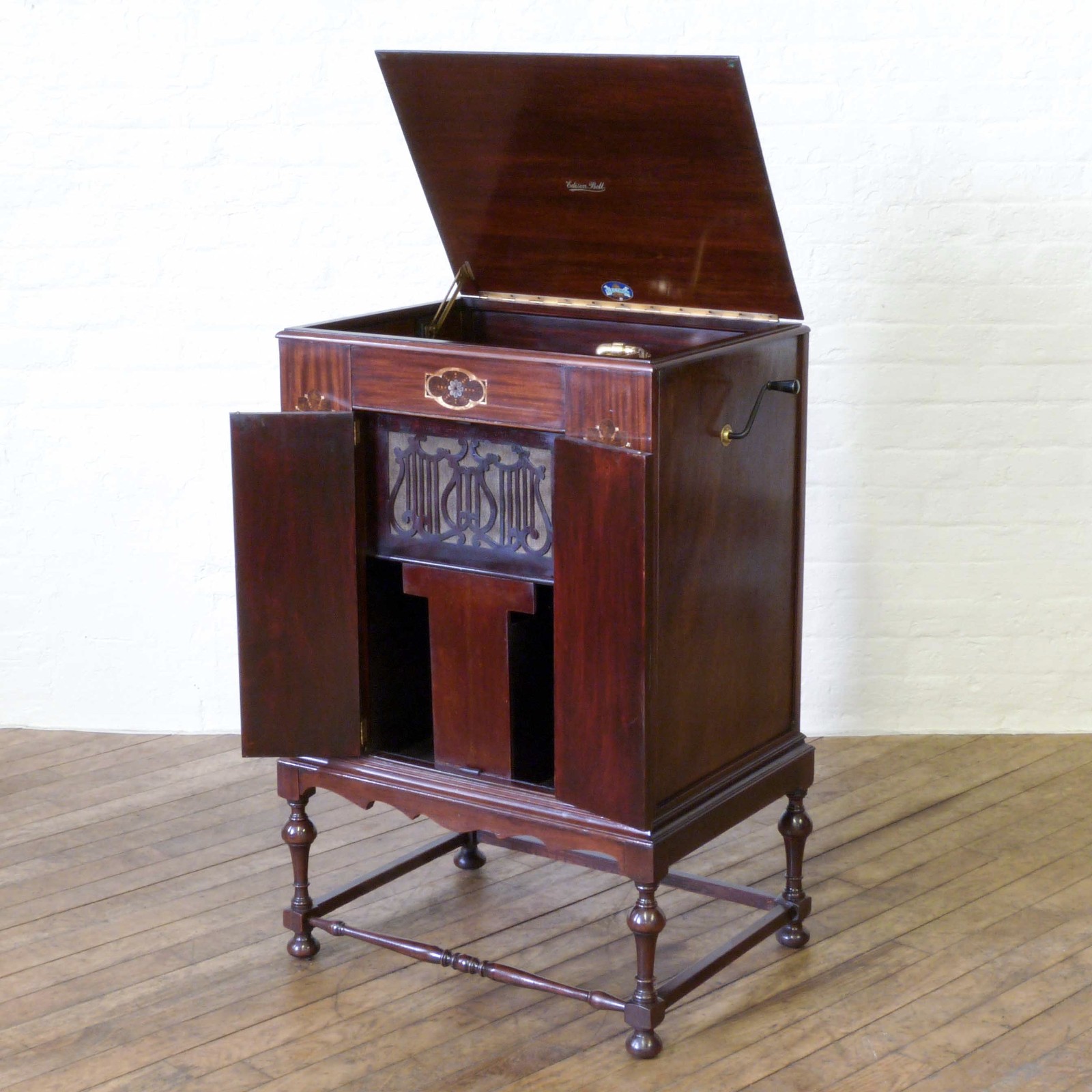 Art Deco Mahogany Wind-up Gramophone c.1930 (1 of 1) Art Deco Mahogany Wind-up Gramophone c.1930 (1 of 1)