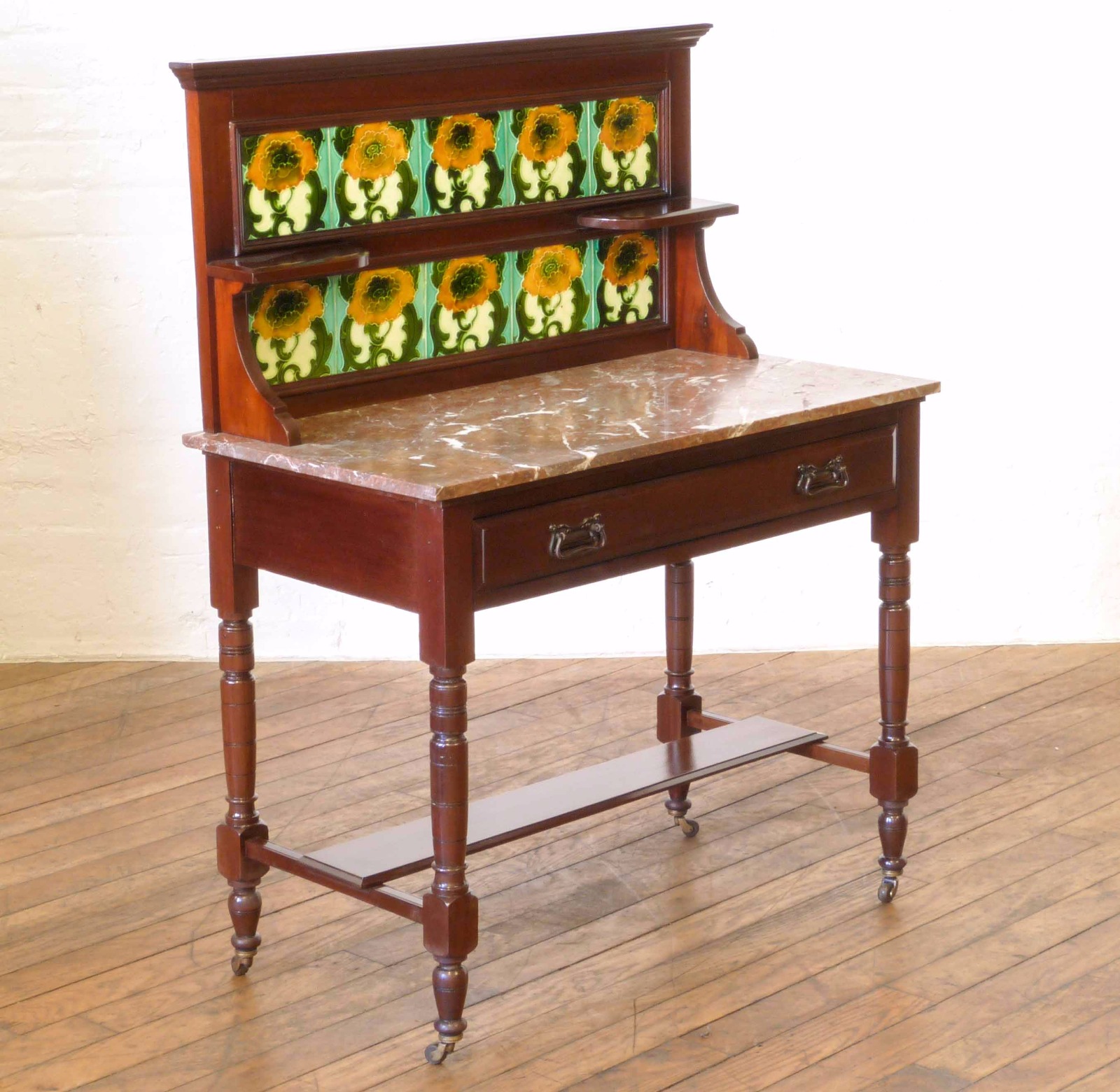 Victorian Mahogany Washstand (1 of 14) Victorian Mahogany Washstand (1 of 14)