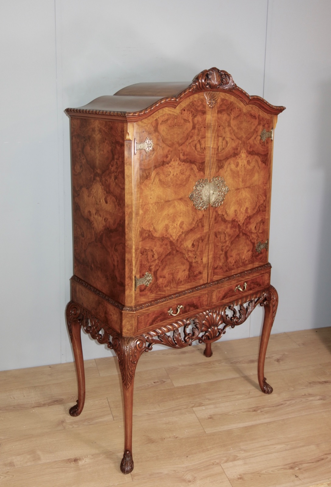 Figured Walnut Cocktail Cabinet c.1930 (1 of 9) Figured Walnut Cocktail Cabinet c.1930 (1 of 9)
