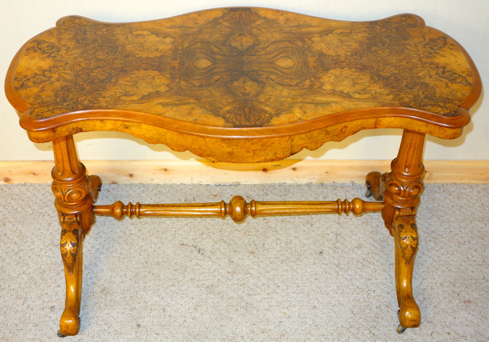 Victorian Burr Walnut Centre Table c.1890 (1 of 9) Victorian Burr Walnut Centre Table c.1890 (1 of 9)