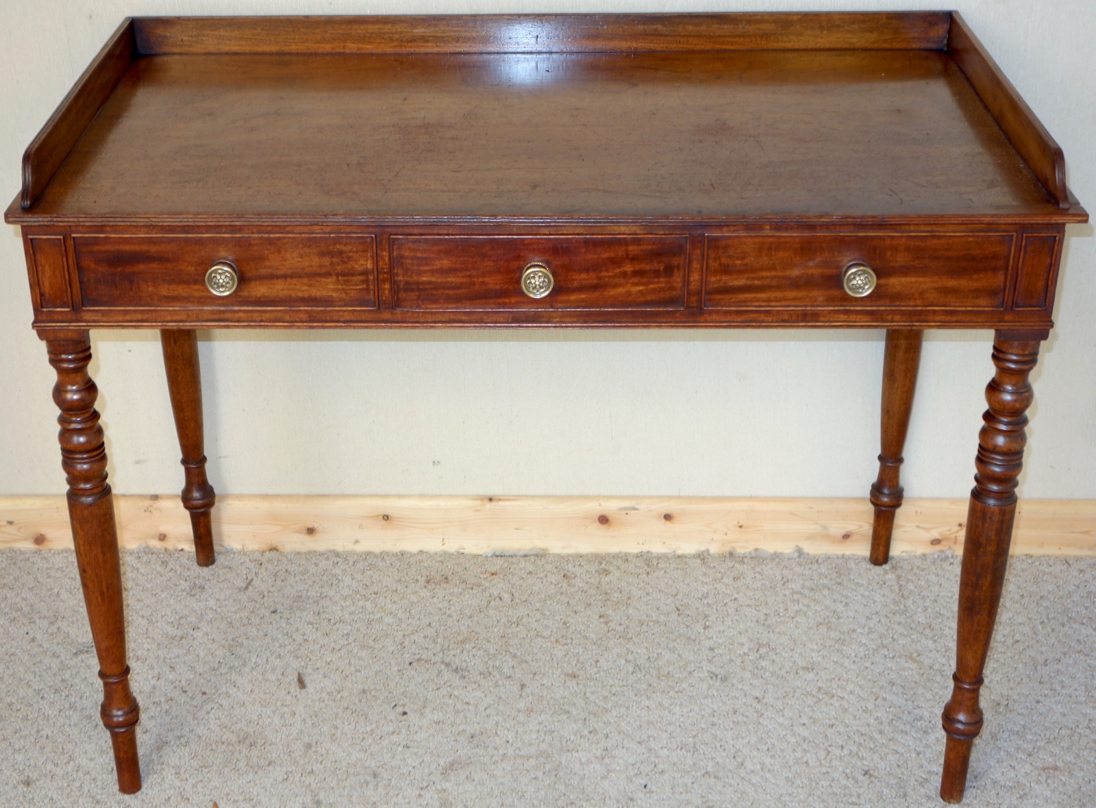 Mahogany Washstand / Writing Table c.1840 (1 of 1) Mahogany Washstand / Writing Table c.1840 (1 of 1)