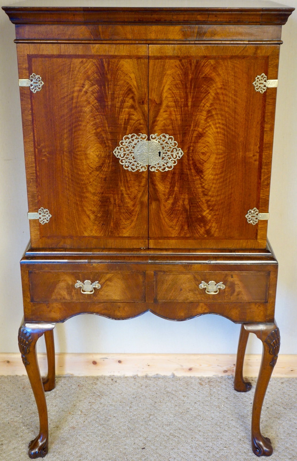 Walnut Drinks Cabinet c.1930 (1 of 1) Walnut Drinks Cabinet c.1930 (1 of 1)