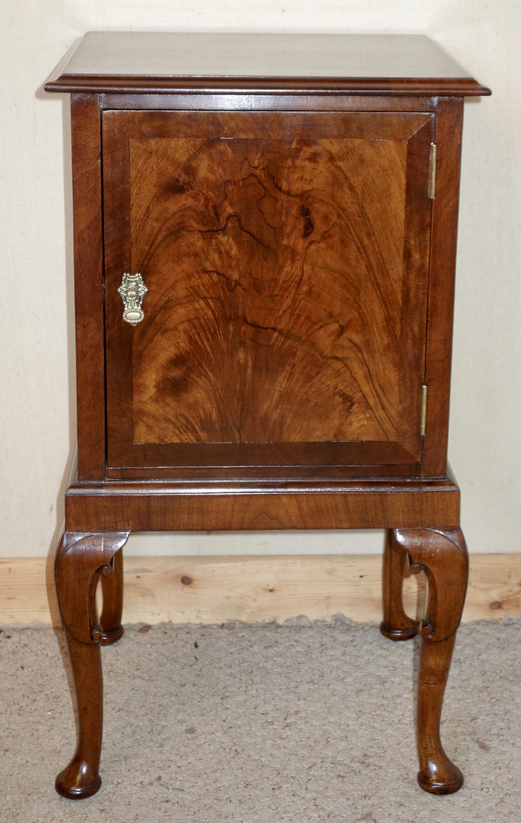 Walnut Bedside Cabinet c.1930 (1 of 1) Walnut Bedside Cabinet c.1930 (1 of 1)