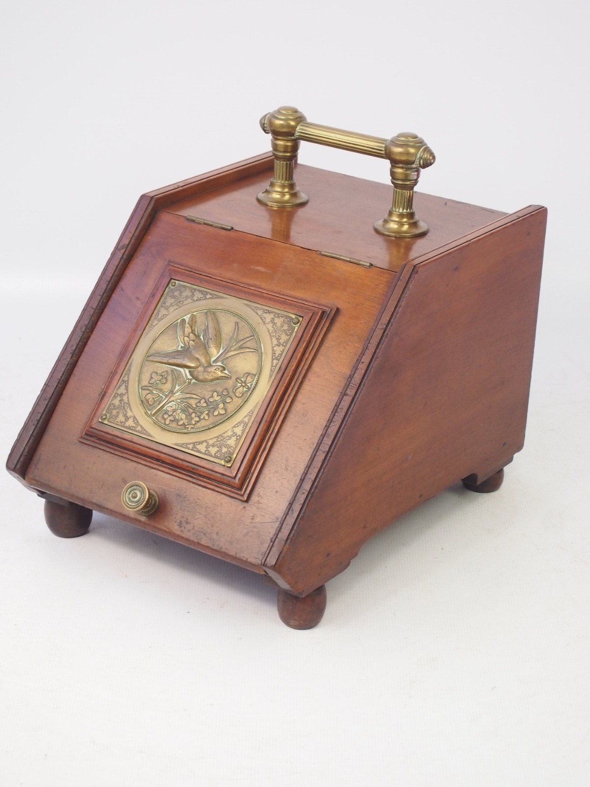 Victorian Aesthetic Movement Coal Scuttle c.1895 (1 of 1) Victorian Aesthetic Movement Coal Scuttle c.1895 (1 of 1)