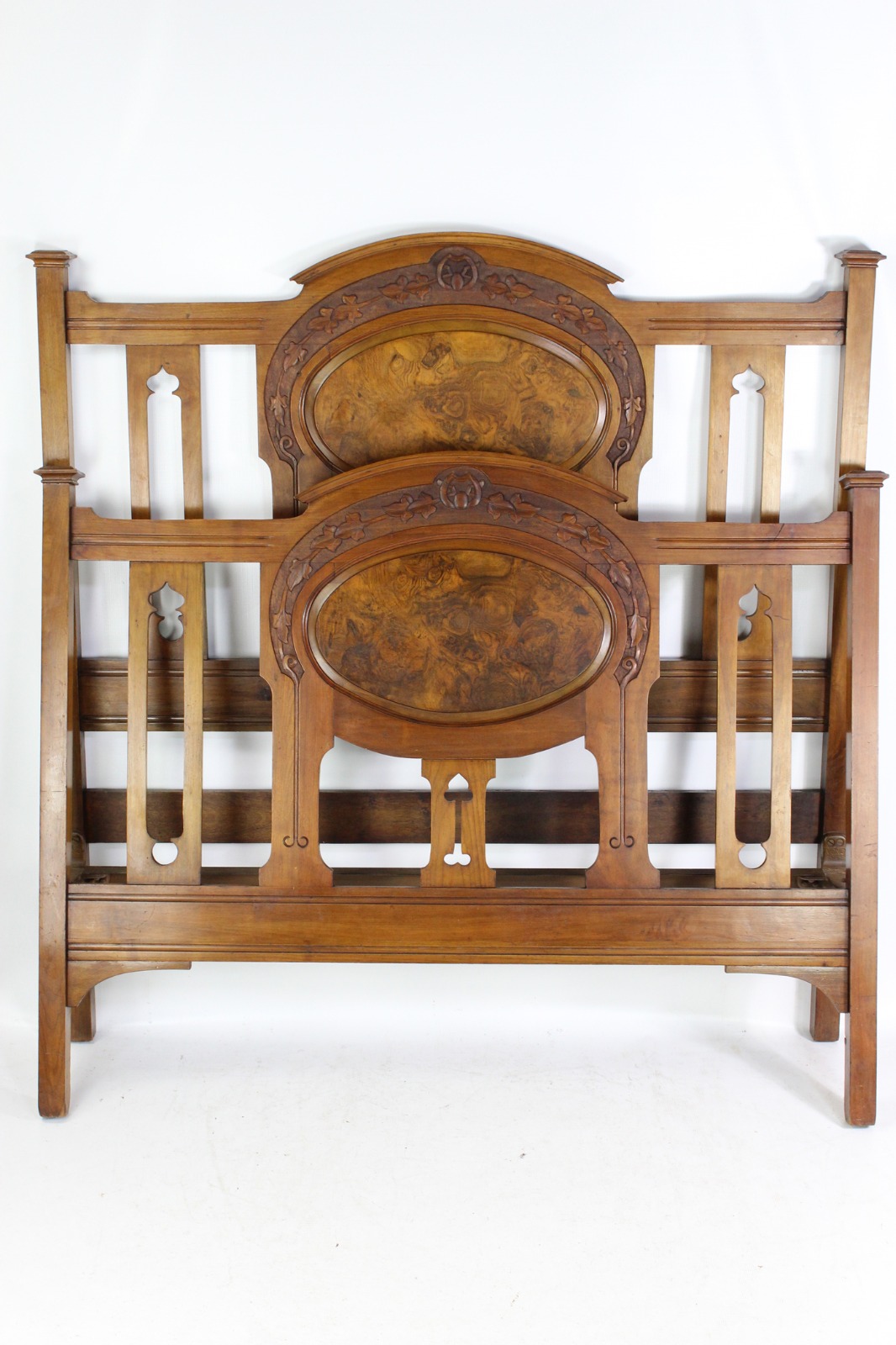 Antique Victorian Walnut Arts & Crafts Double Bed (1 of 1) Antique Victorian Walnut Arts & Crafts Double Bed (1 of 1)