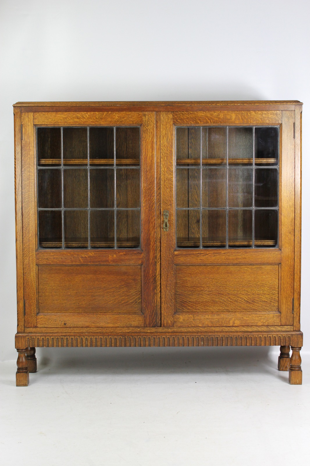 Vintage Oak Bookcase c.1932 (1 of 1) Vintage Oak Bookcase c.1932 (1 of 1)