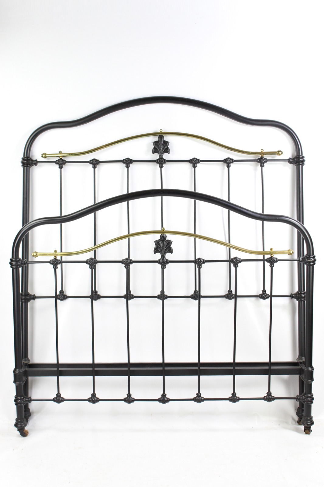 Antique Victorian Iron & Brass Small Double Bed (1 of 1) Antique Victorian Iron & Brass Small Double Bed (1 of 1)