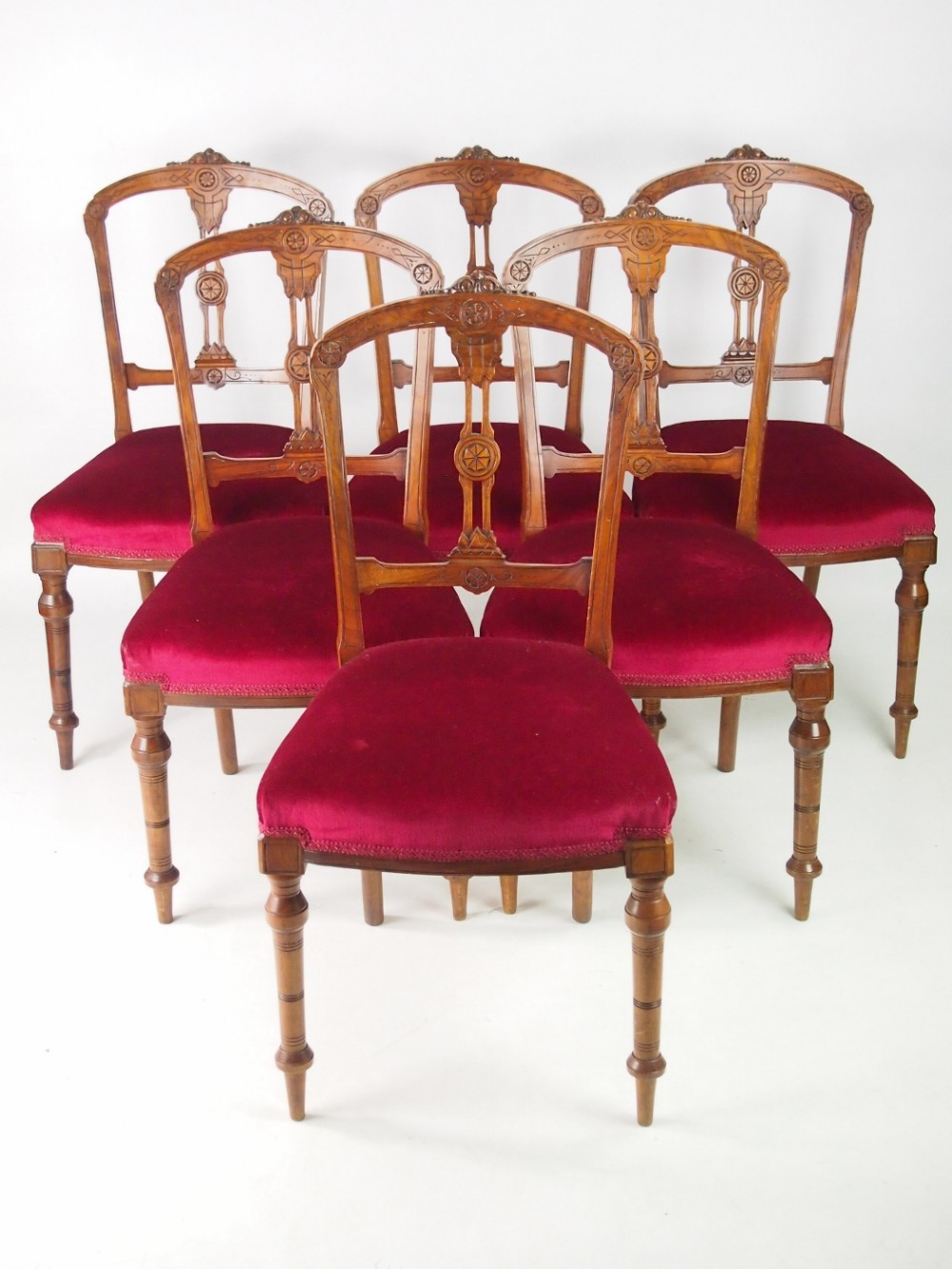 Set of 6 Victorian Walnut Balloon Back Dining Chairs c.1900 (1 of 1) Set of 6 Victorian Walnut Balloon Back Dining Chairs c.1900 (1 of 1)