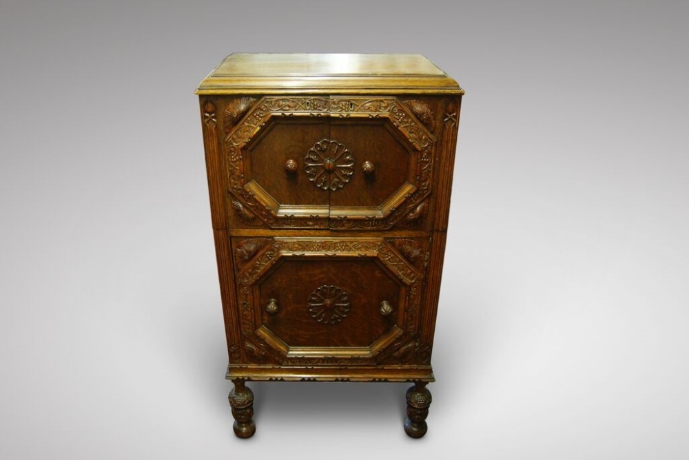 Fantastic Oak Cocktail Cabinet on Pineapple Style Carved Legs c.1920 (1 of 1) Fantastic Oak Cocktail Cabinet on Pineapple Style Carved Legs c.1920 (1 of 1)