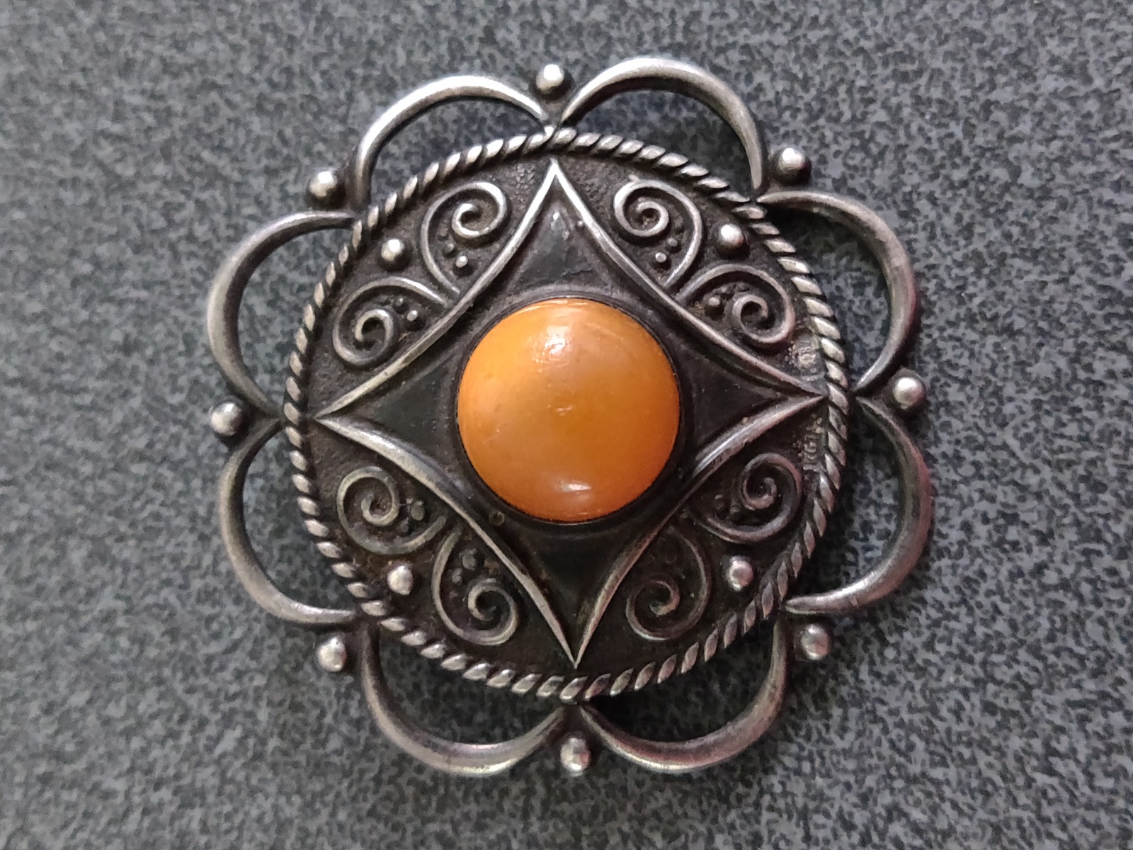 Antique Latvian Solid Silver Sakta Brooch with Butterscotch Amber Stone c.1950 (1 of 5)