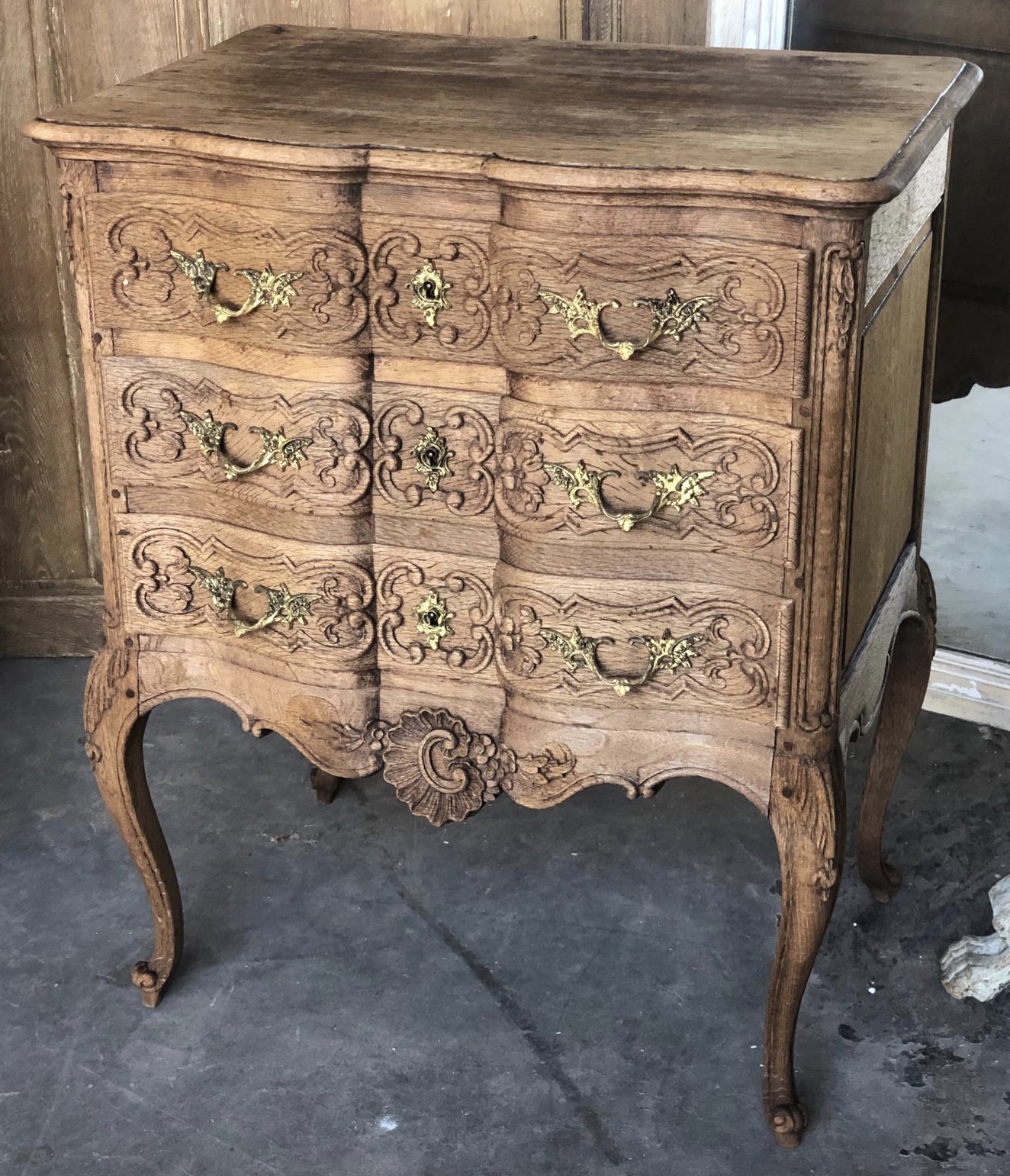 Item Main Image Item Main Image