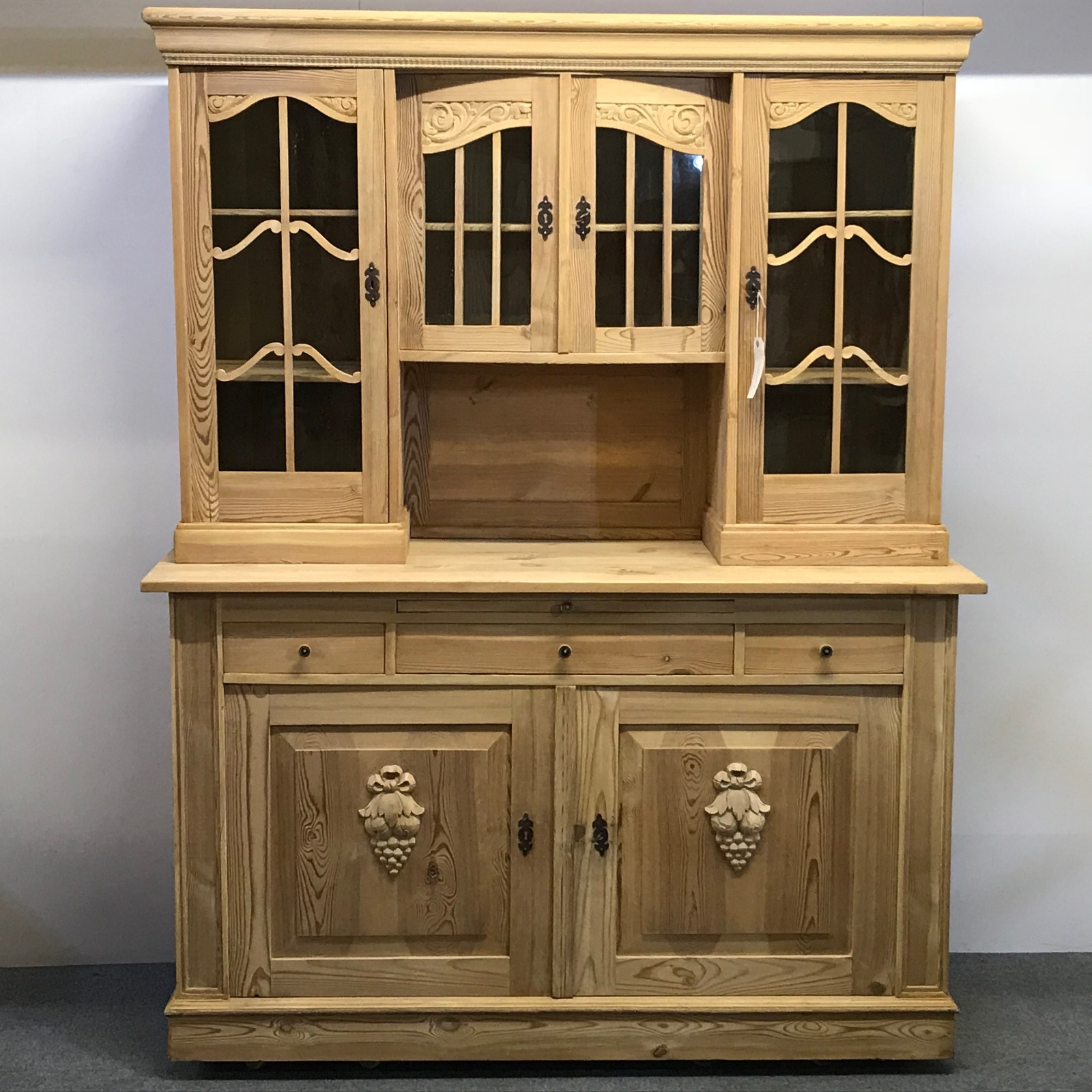 Large Pine Display Dresser c.1925 (1 of 1) Large Pine Display Dresser c.1925 (1 of 1)