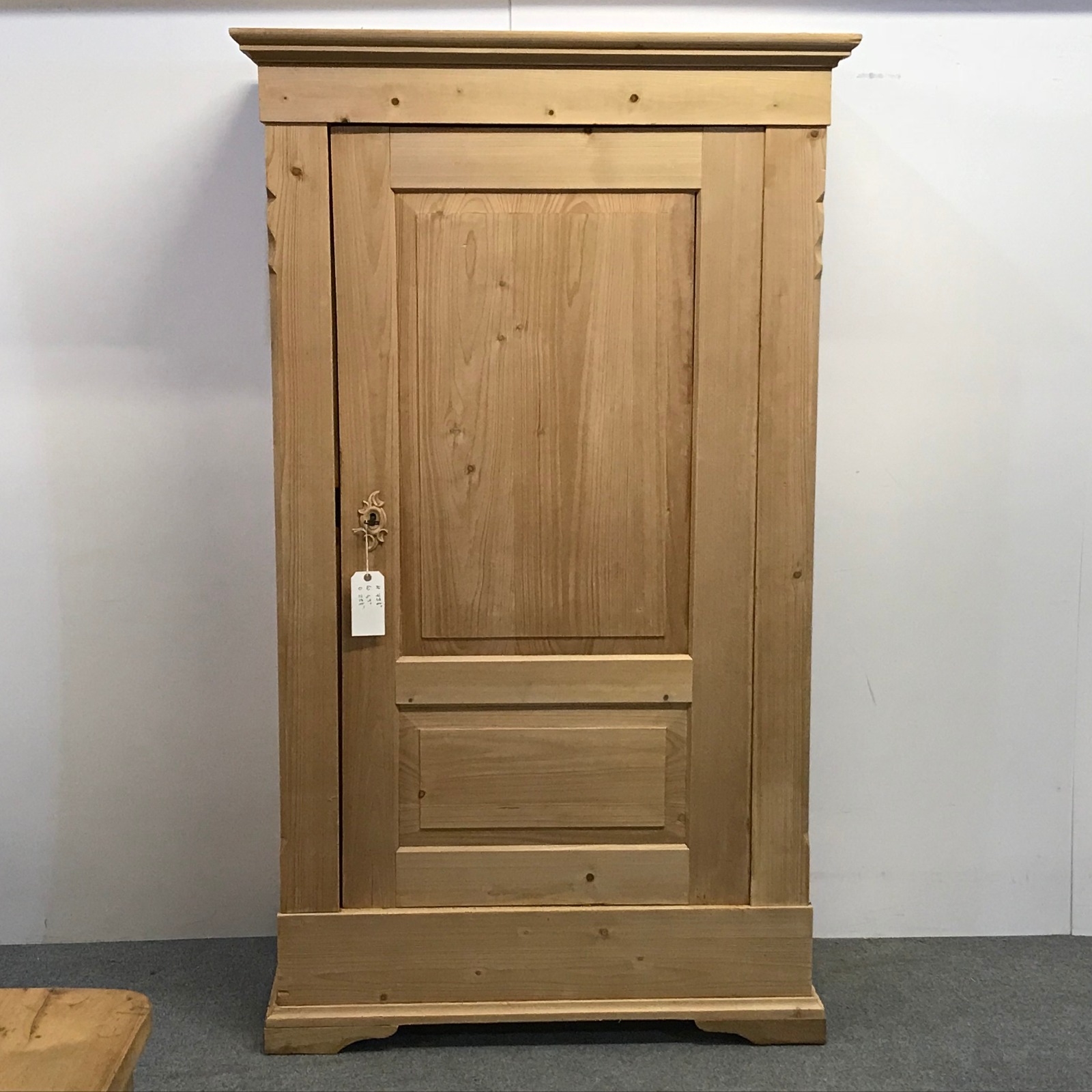 Single Antique Pine Wardrobe which dismantles c.1915 (1 of 1) Single Antique Pine Wardrobe which dismantles c.1915 (1 of 1)