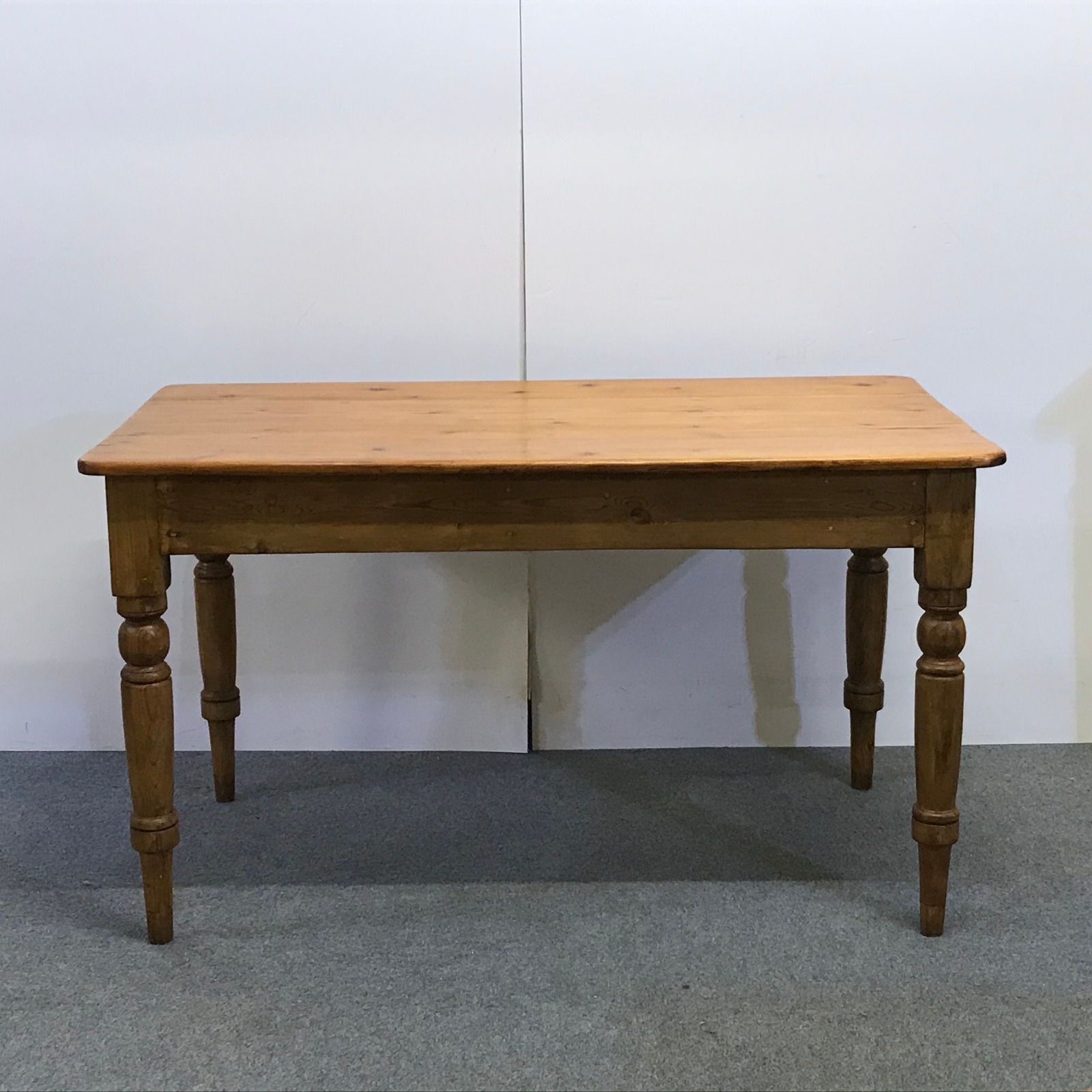 Old English Pine Table c.1900 (1 of 1) Old English Pine Table c.1900 (1 of 1)