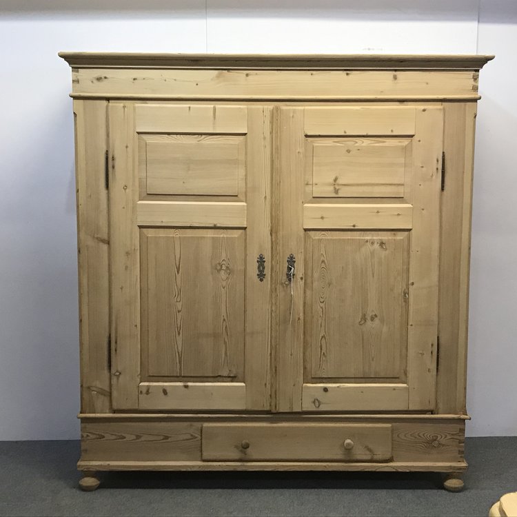 Short Deep Old Pine Cottage Double Wardrobe (1 of 1) Short Deep Old Pine Cottage Double Wardrobe (1 of 1)