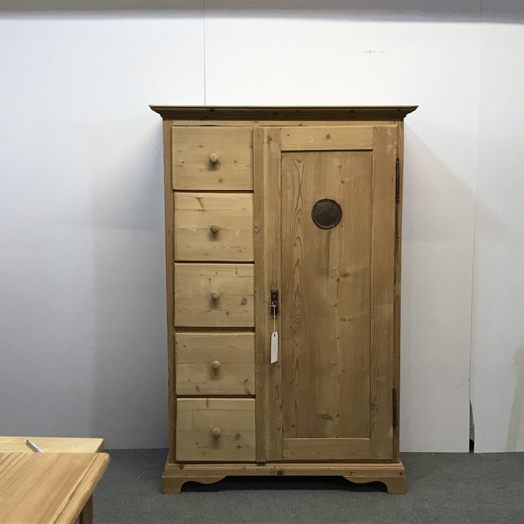 Large Old Pine Farmhouse Larder Cupboard c.1900 (1 of 8) Large Old Pine Farmhouse Larder Cupboard c.1900 (1 of 8)