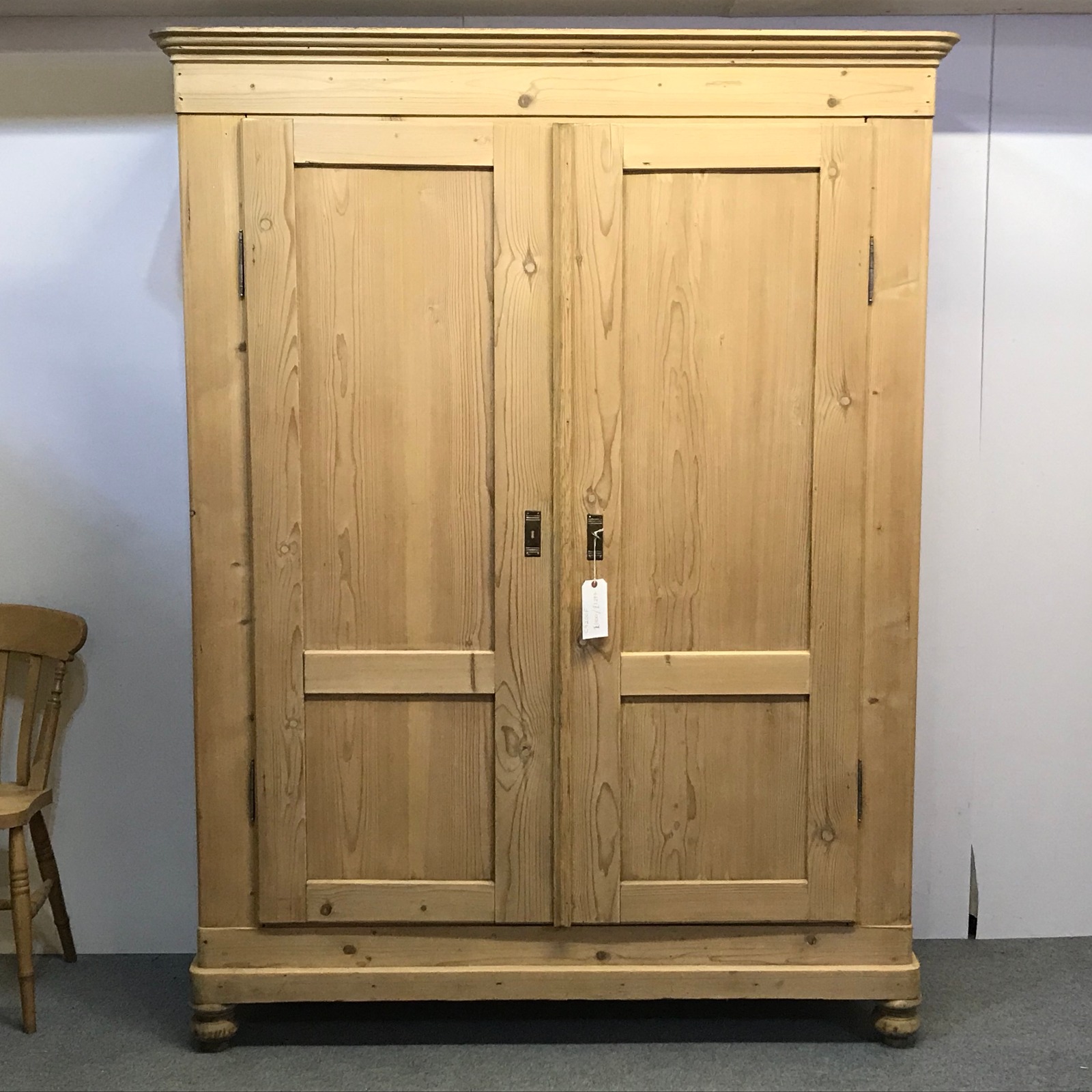 Very Large Elegant Antique Pine Wardrobe (1 of 1) Very Large Elegant Antique Pine Wardrobe (1 of 1)