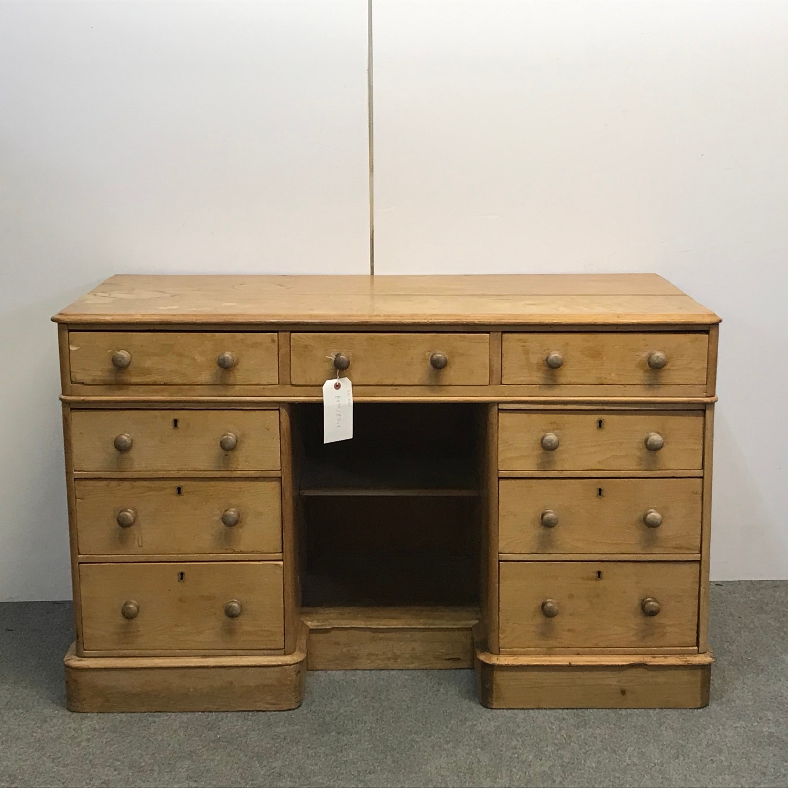 Large Victorian Pine Desk (1 of 1) Large Victorian Pine Desk (1 of 1)