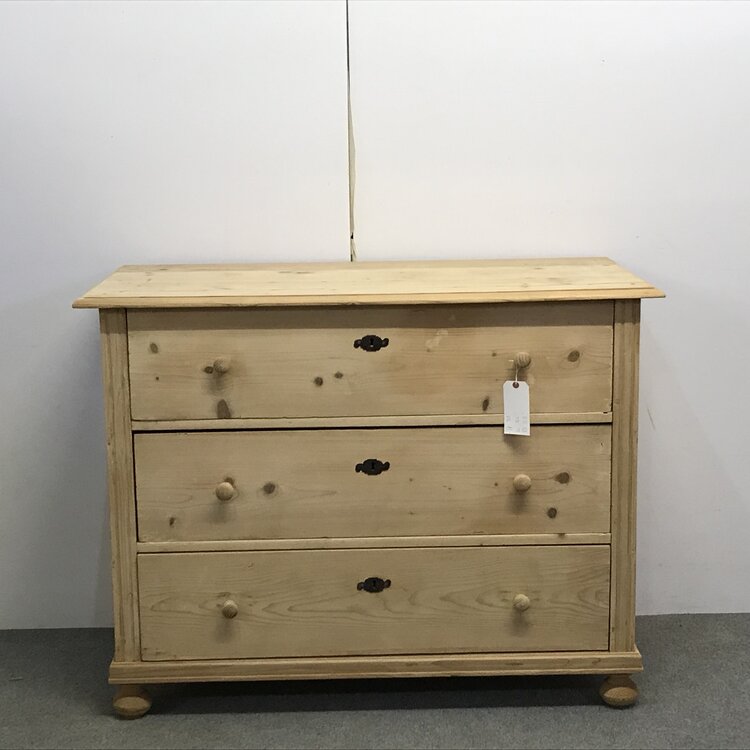 Large 3 Drawer Pine Chest of Drawers c.1920 (1 of 4) Large 3 Drawer Pine Chest of Drawers c.1920 (1 of 4)