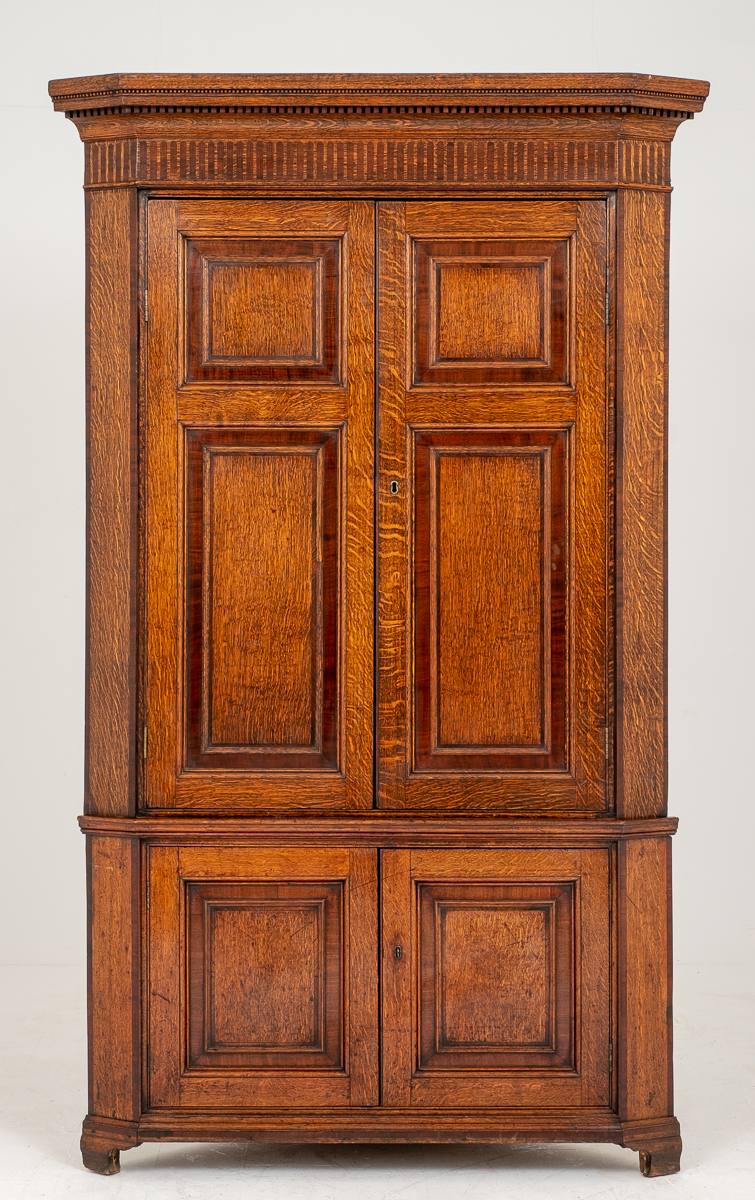 Oak Georgian Corner Cabinet (1 of 1) Oak Georgian Corner Cabinet (1 of 1)
