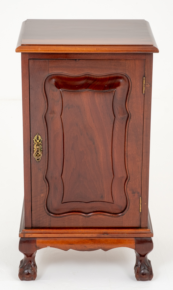 Mahogany Bedside Cabinet with Chippendale Influences c.1920 (1 of 7) Mahogany Bedside Cabinet with Chippendale Influences c.1920 (1 of 7)