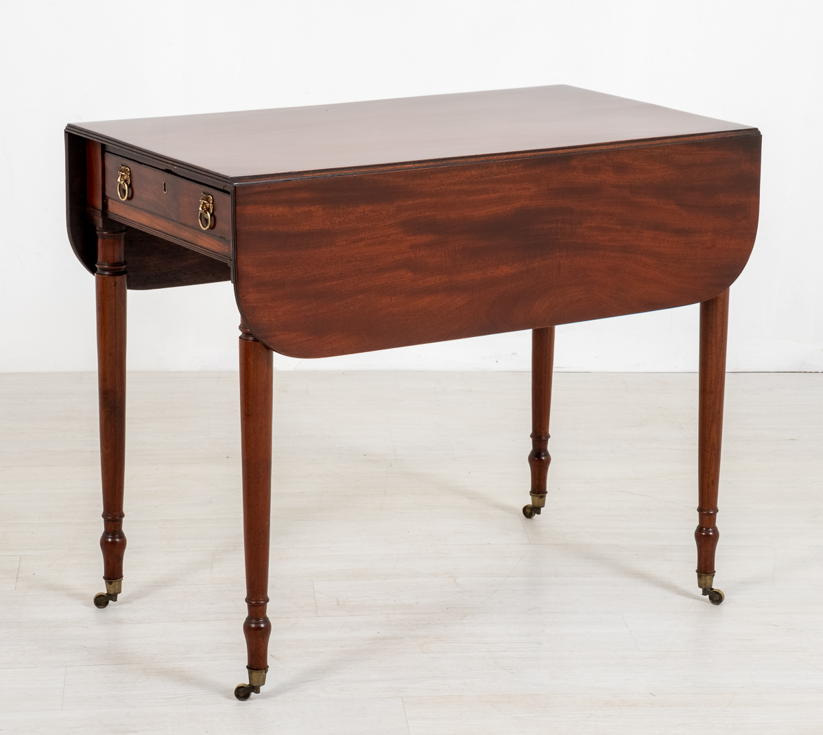 Pretty Mahogany Pembroke Table c.1820 (1 of 9)