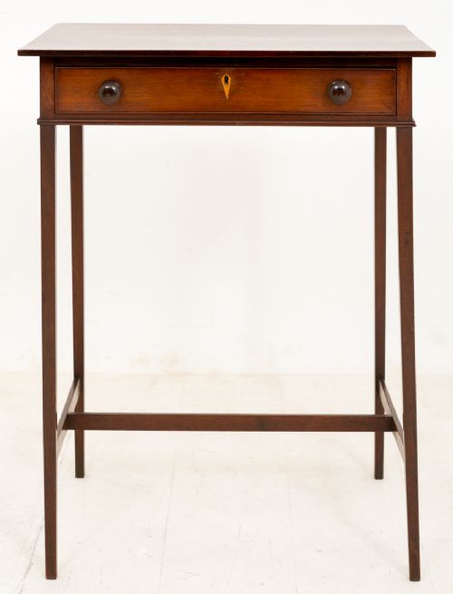 Pretty Georgian Side Table of Very Simple Form c.1800 (1 of 1) Pretty Georgian Side Table of Very Simple Form c.1800 (1 of 1)