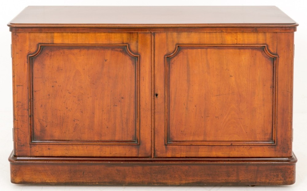 Victorian Mahogany 2 Door Side Cabinet (1 of 1) Victorian Mahogany 2 Door Side Cabinet (1 of 1)
