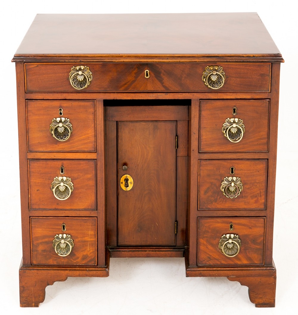 Georgian Mahogany Kneehole Desk (1 of 8)