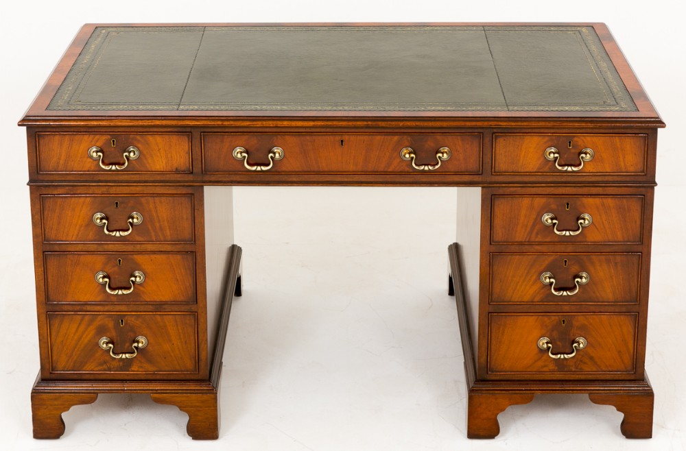 Mahogany Pedestal Desk c.1920 (1 of 1) Mahogany Pedestal Desk c.1920 (1 of 1)