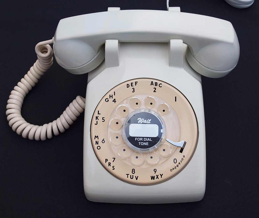 White Canadian 500 Series Telephone 1949 (1 of 3)