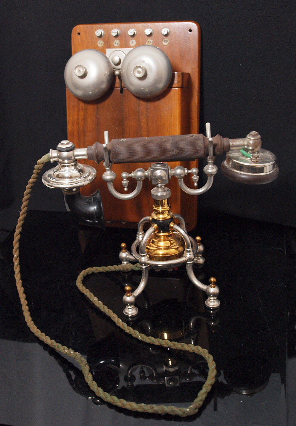 Ericsson Spider Phone & Bell Set (1 of 1) Ericsson Spider Phone & Bell Set (1 of 1)