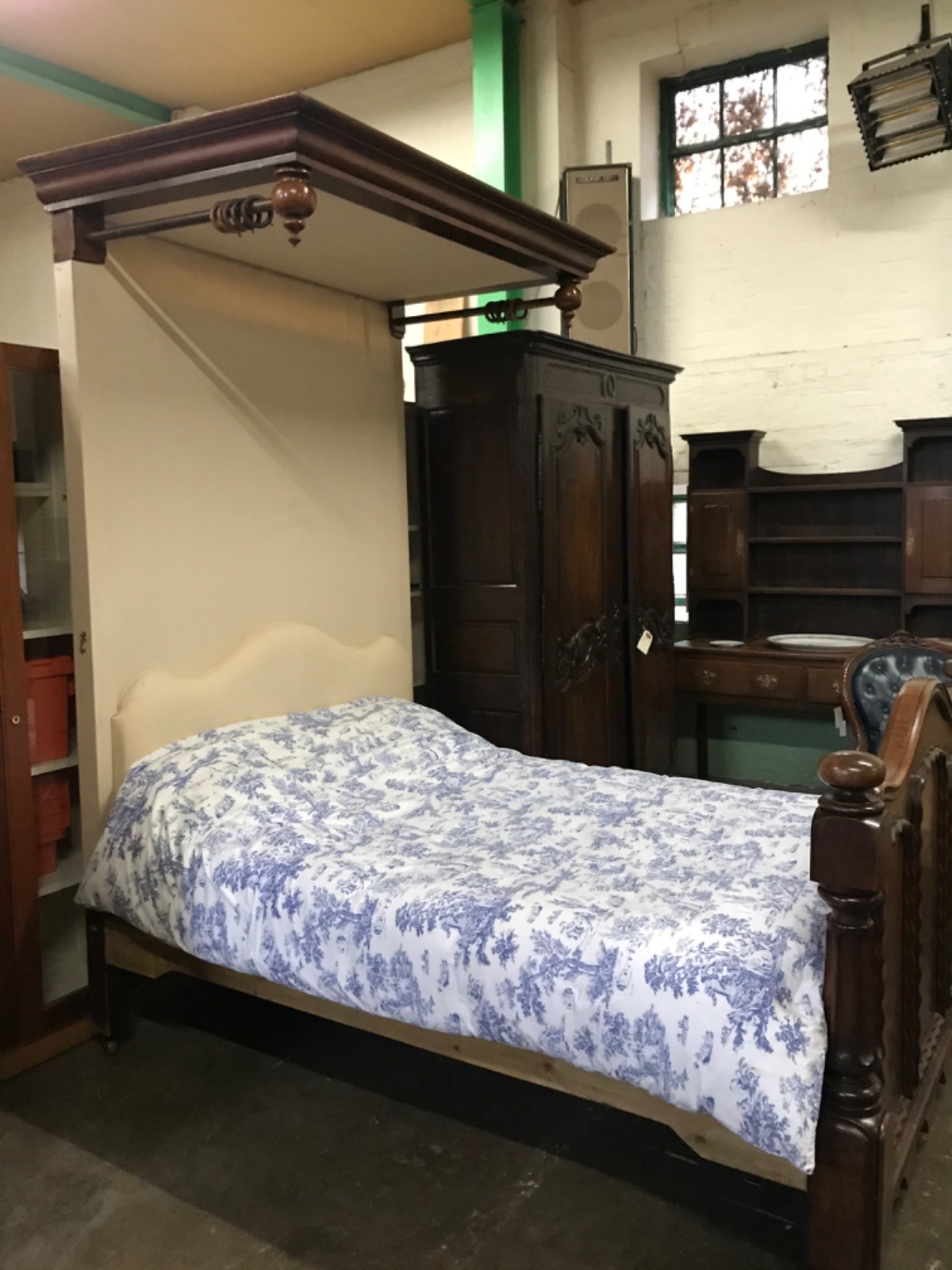 Victorian Bed (1 of 1)