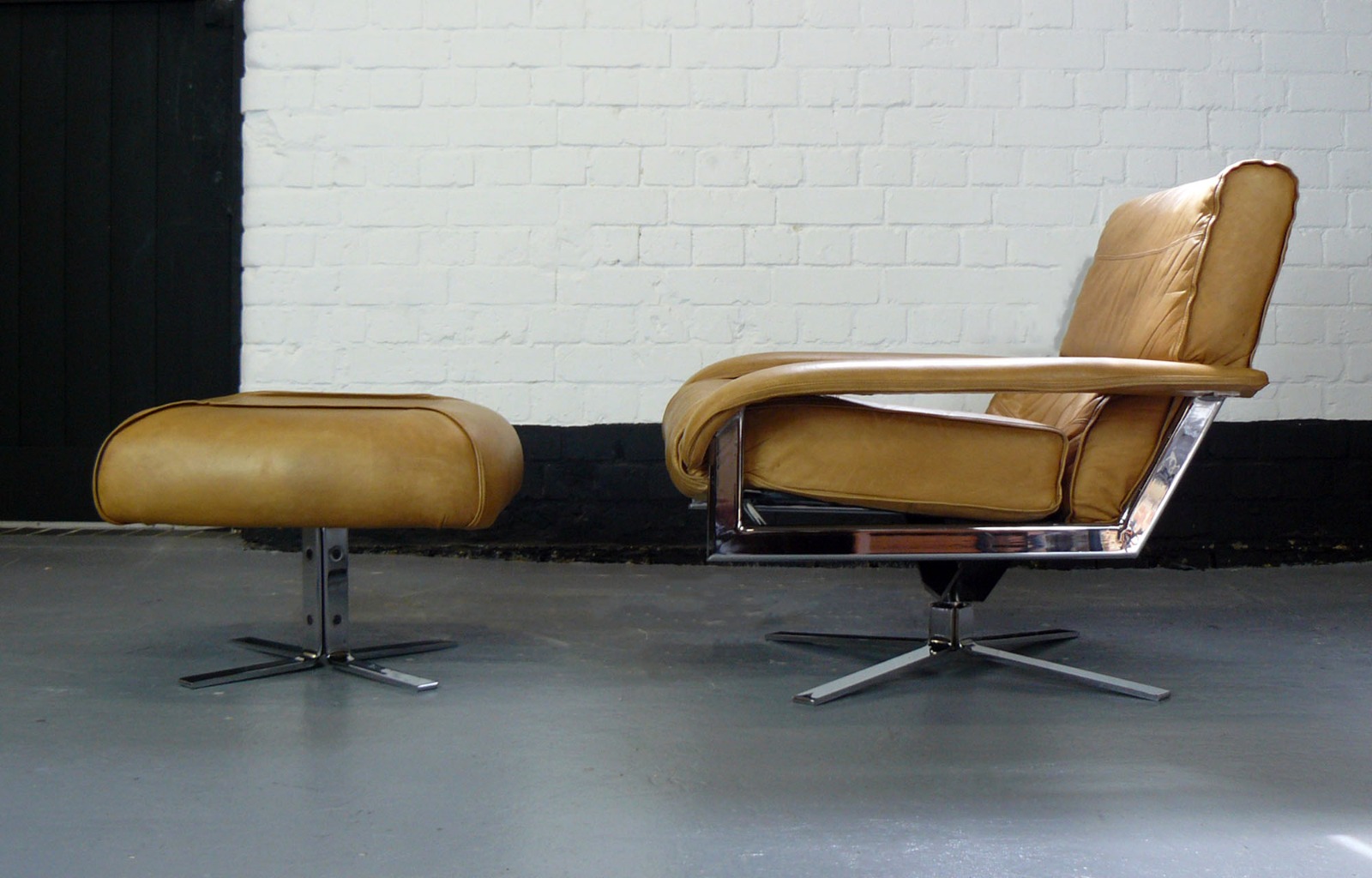 1970s Vintage Leather Pieff Gamma Swivel Chair & Matching Stool (1 of 1) 1970s Vintage Leather Pieff Gamma Swivel Chair & Matching Stool (1 of 1)