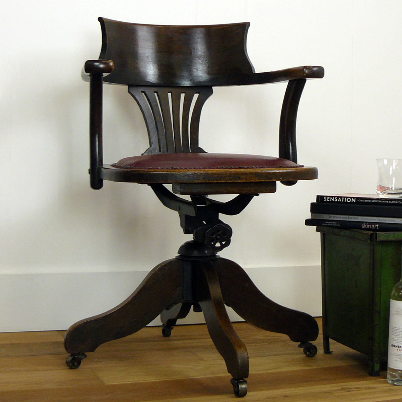 1920s Vintage Oak Swivel Office Desk Chair (1 of 1) 1920s Vintage Oak Swivel Office Desk Chair (1 of 1)