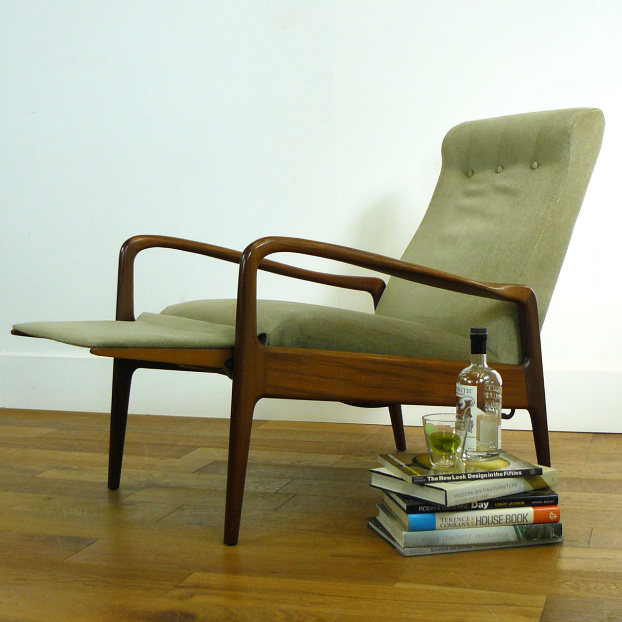 Stunning Greaves & Thomas Mid Century Recliner Armchair (1 of 15) Stunning Greaves & Thomas Mid Century Recliner Armchair (1 of 15)