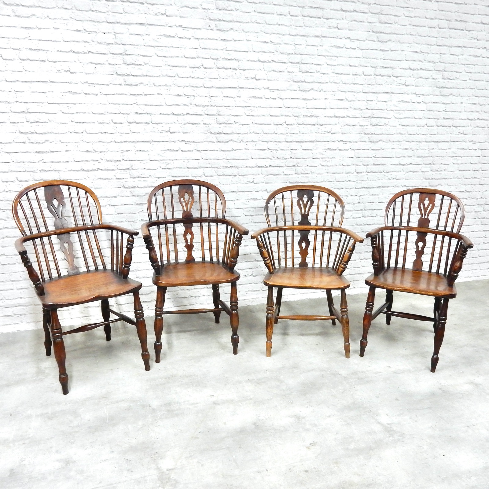 4 X Windsor Lowback Armchairs (1 of 9) 4 X Windsor Lowback Armchairs (1 of 9)