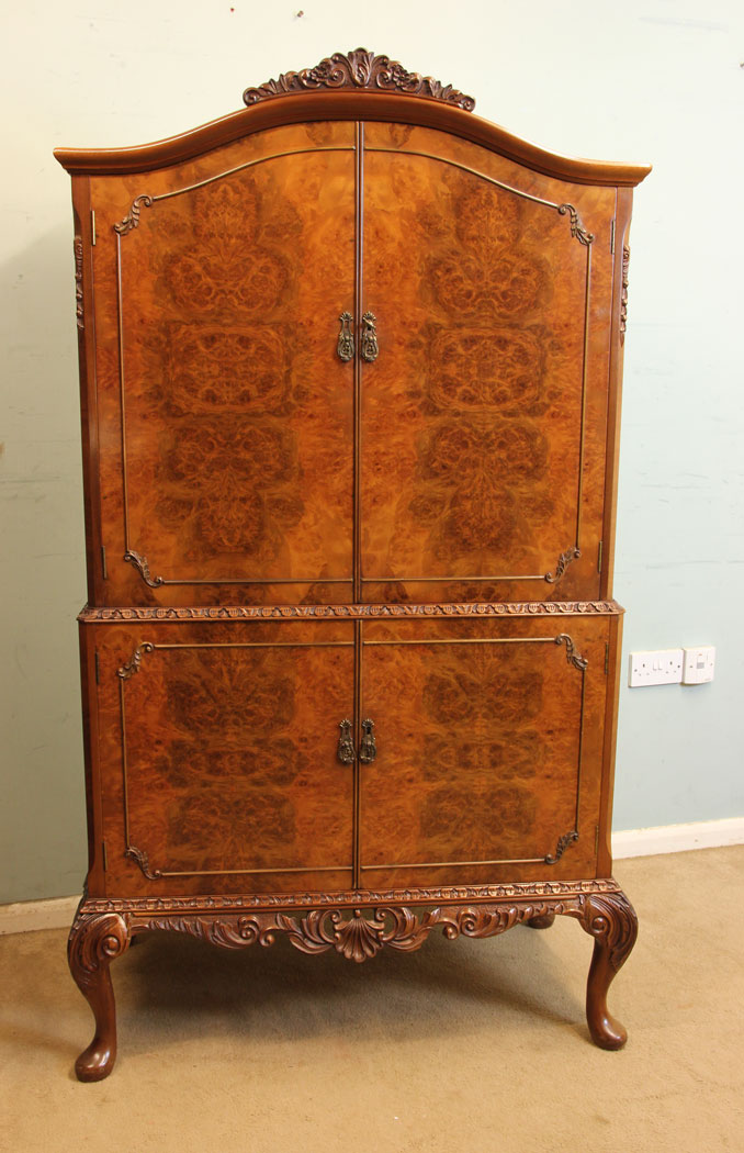 Burr Walnut Queen Anne Style Cocktail Drinks Cabinet (1 of 1) Burr Walnut Queen Anne Style Cocktail Drinks Cabinet (1 of 1)