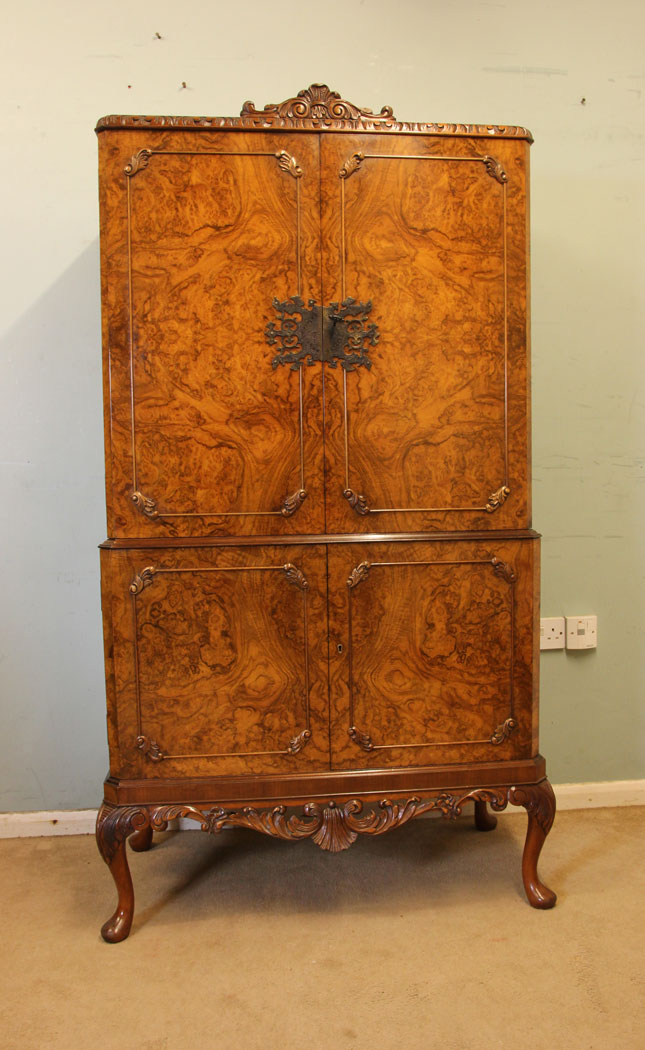 Burr Walnut Queen Anne Style Cocktail Drinks Cabinet C.1930 (1 of 1) Burr Walnut Queen Anne Style Cocktail Drinks Cabinet C.1930 (1 of 1)