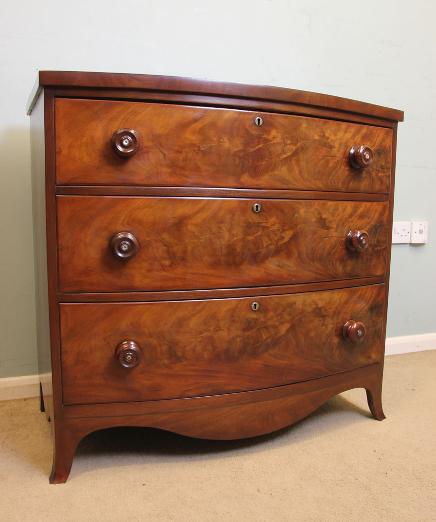 Antique Small Victorian Mahogany Bow Front Chest of Drawers c.1850 (1 of 1) Antique Small Victorian Mahogany Bow Front Chest of Drawers c.1850 (1 of 1)